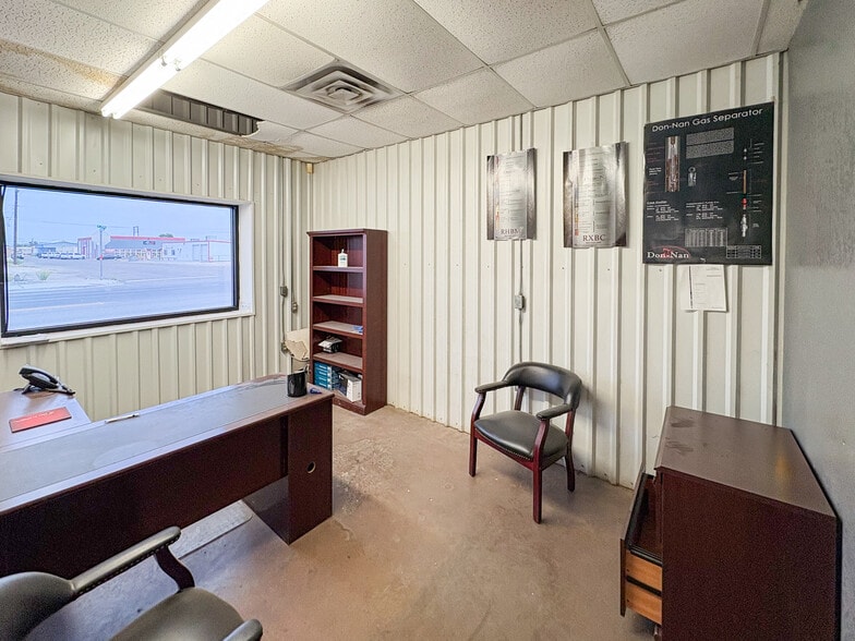 More Photos Of 200 N Pine St, Kermit Industrial For Sale