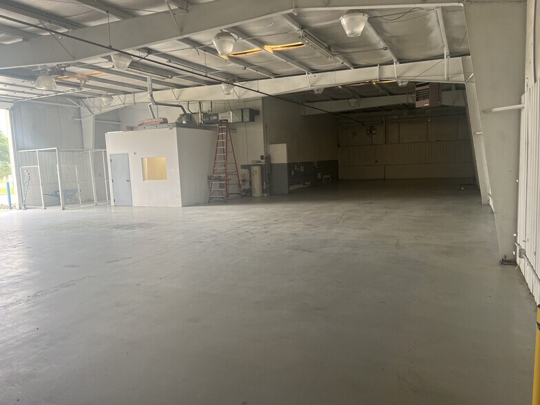 More Photos Of 2 Standen Dr, Hamilton Warehouse For Lease