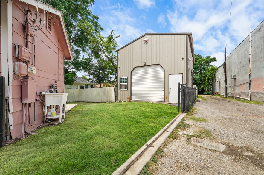 More Photos Of 611 Fredericksburg Rd, San Antonio Freestanding For Sale