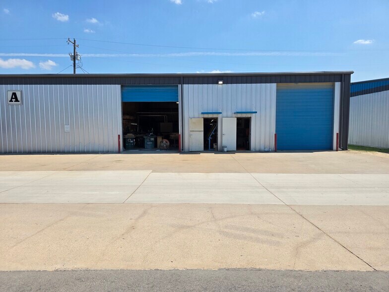 More Photos Of 2653 Blue Mound Rd W, Haslet Warehouse For Lease