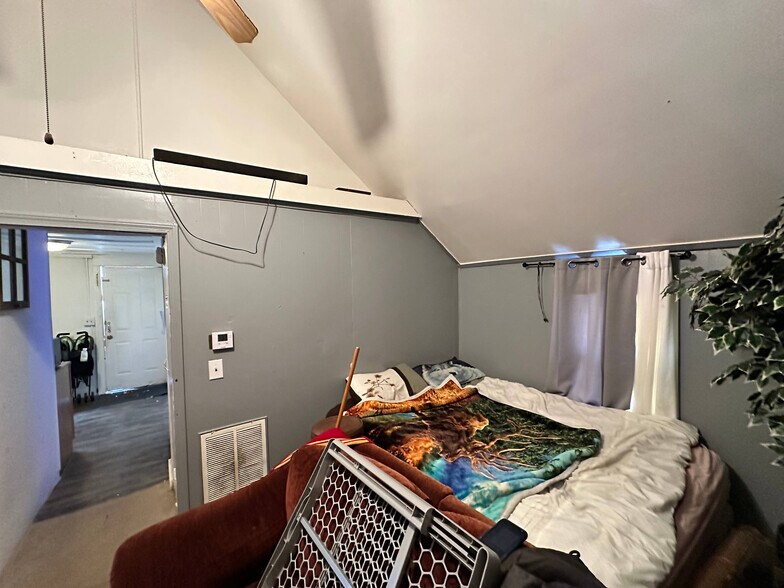 More Photos Of 1831 N C St, Elwood Apartments For Sale