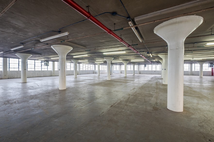 Primary Photo Of 218 Newell St, Brooklyn Manufacturing For Lease