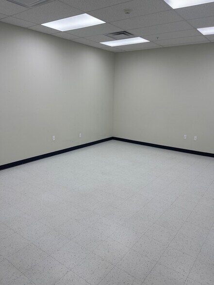 More Photos Of 1070 S Bishop Ave, Rolla Storefront For Lease