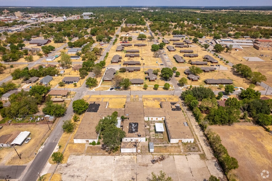 More Photos Of 901 E 16th Ave, Corsicana Apartments For Sale