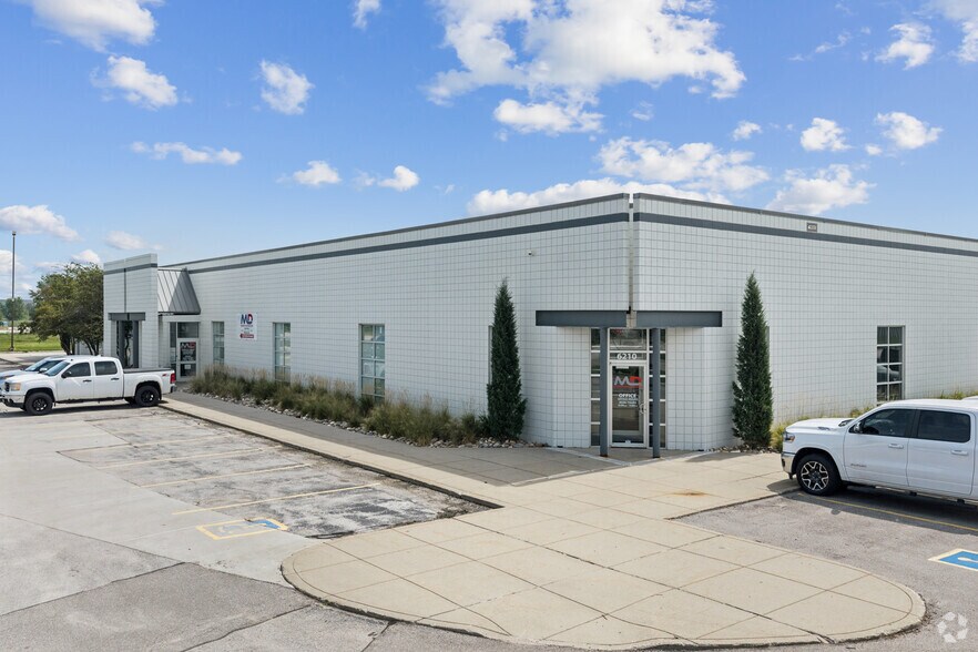 More Photos Of 6240 Abbott Dr, Omaha Distribution For Lease