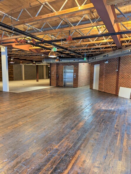 More Photos Of 900 S Wolfe St, Baltimore Office For Sale
