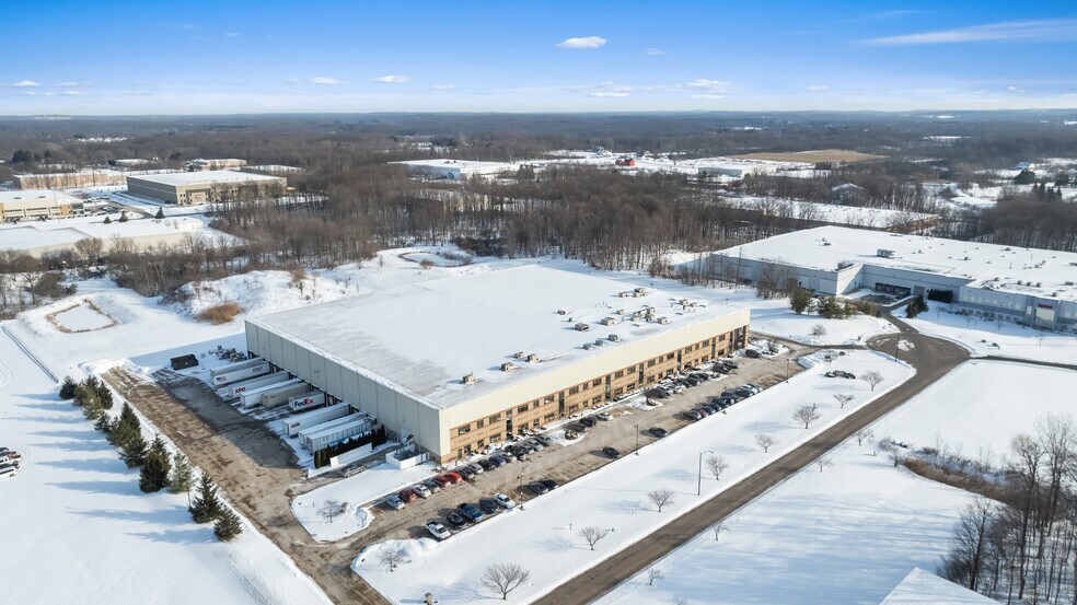 More Photos Of 325 Campus Dr, Aurora Light Manufacturing For Lease