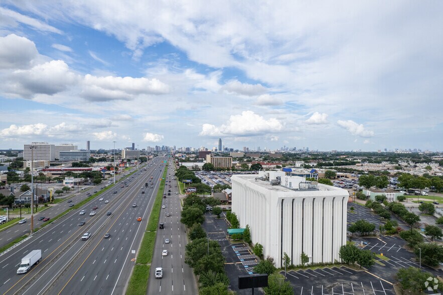 More Photos Of 7011 Southwest Fwy, Houston Medical For Sale