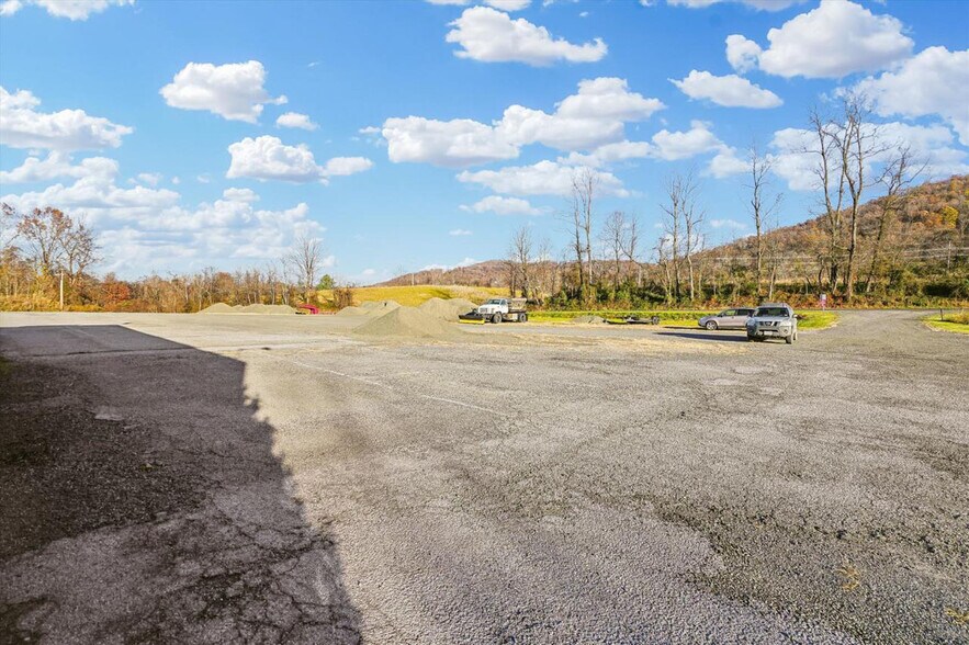 More Photos Of 113 Aileen Rd, Flint Hill Warehouse For Sale