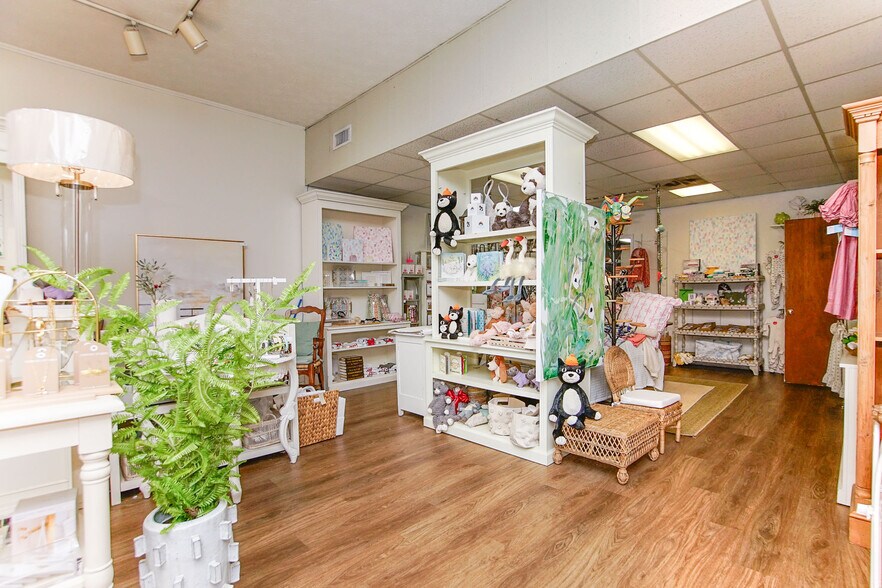 More Photos Of 184 E Clayton St, Athens Restaurant For Lease