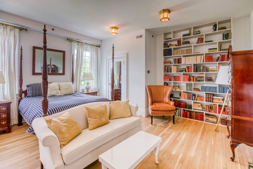 More Photos Of 2 Kemble St, Lenox Hotel For Sale