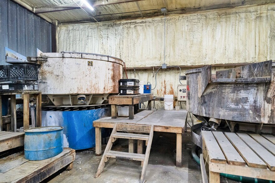 More Photos Of 2450 Riverside Drive, Chattanooga Warehouse For Sale