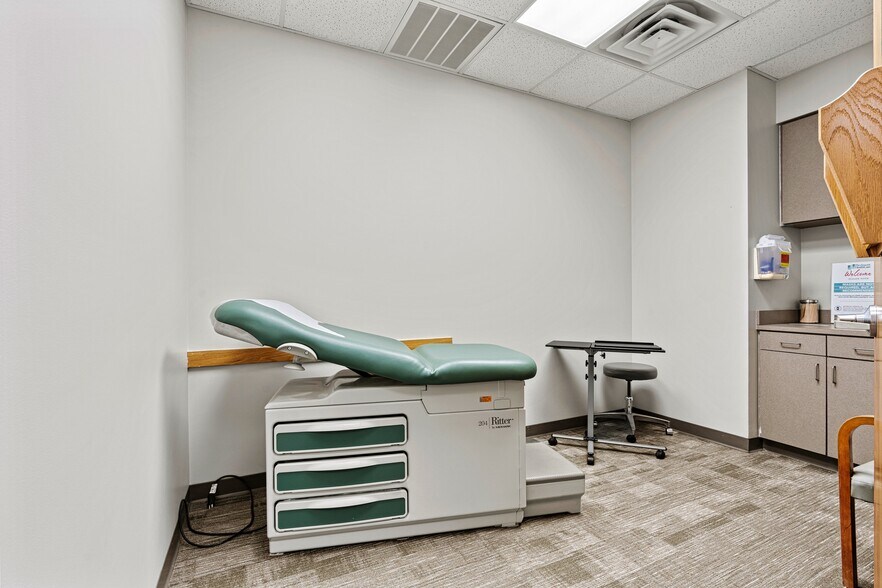 More Photos Of 357-359 Williamson Rd, Mooresville Medical For Sale