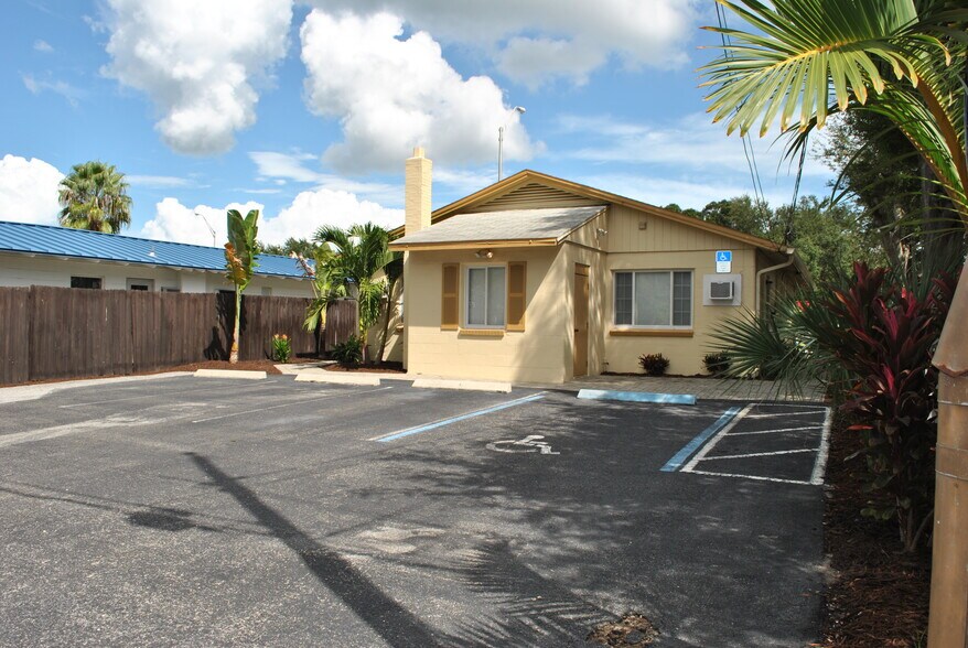 More Photos Of 5710 4th St N, Saint Petersburg Office Residential For Sale
