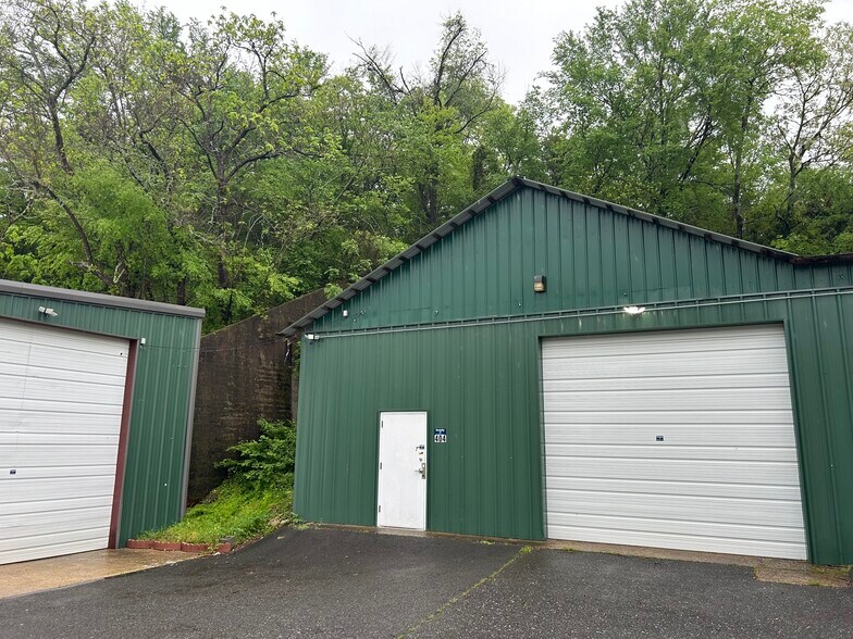 More Photos Of 404-406 Gulpha St, Hot Springs National Park Warehouse For Lease