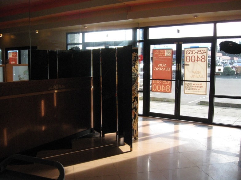 More Photos Of 607 SE Everett Mall Way, Everett General Retail For Lease