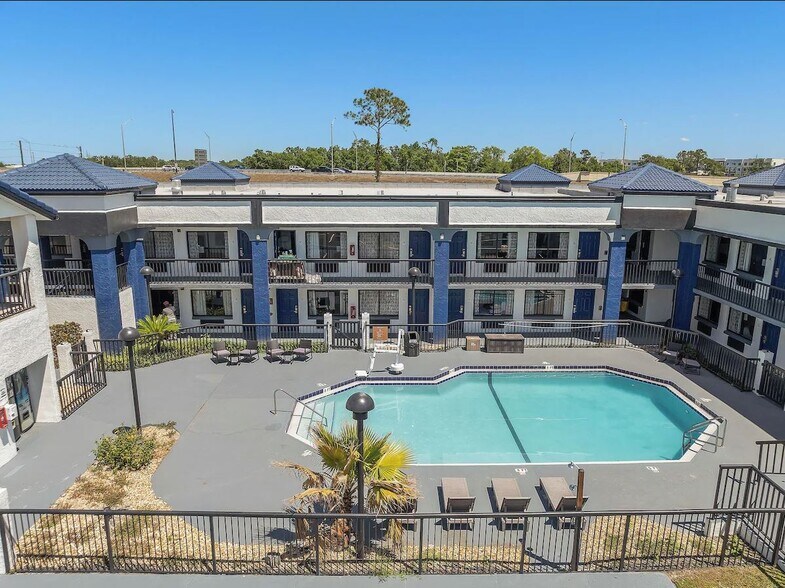 More Photos Of 8750 E Colonial Dr, Orlando Hotel For Sale