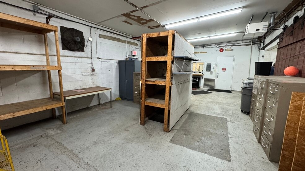 More Photos Of 958 N Penn St, Allentown Warehouse For Sale