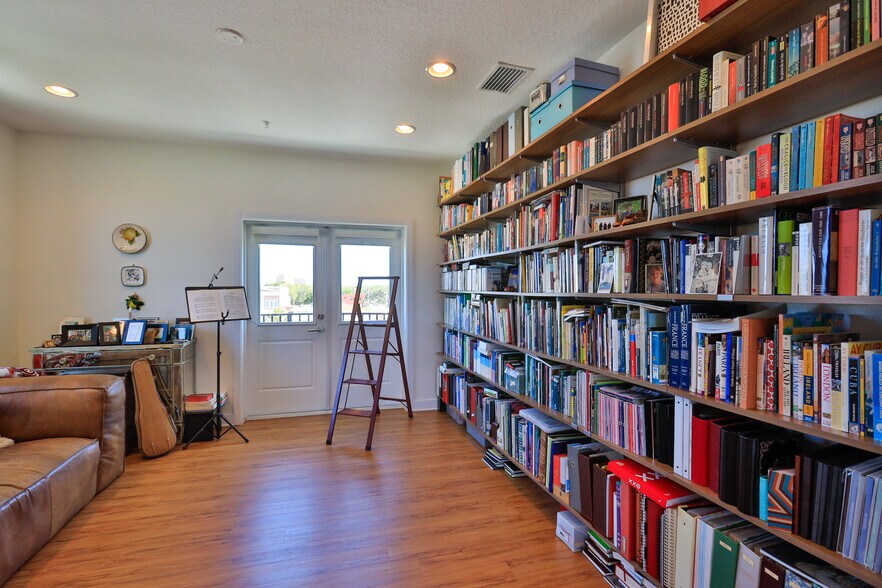 More Photos Of 215 S Palmetto Ave, Daytona Beach Office For Sale