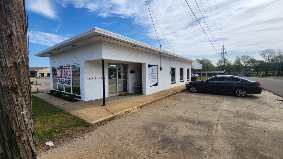 Primary Photo Of 919 S Arkansas Ave, Russellville Storefront Retail Office For Sale