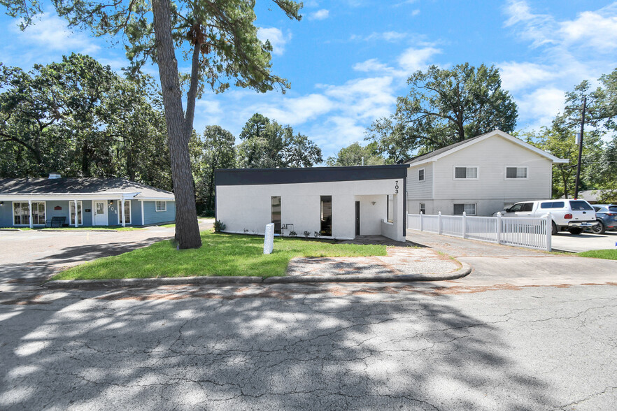 Primary Photo Of 703 Everett St, Conroe Office For Sale