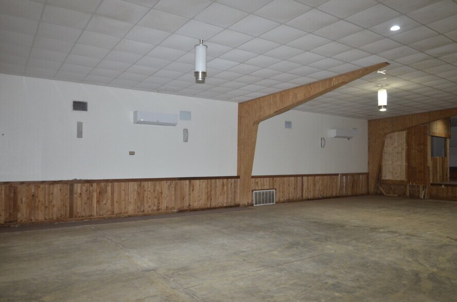 More Photos Of 31633 US-377 Hwy, Gordonville Light Distribution For Sale