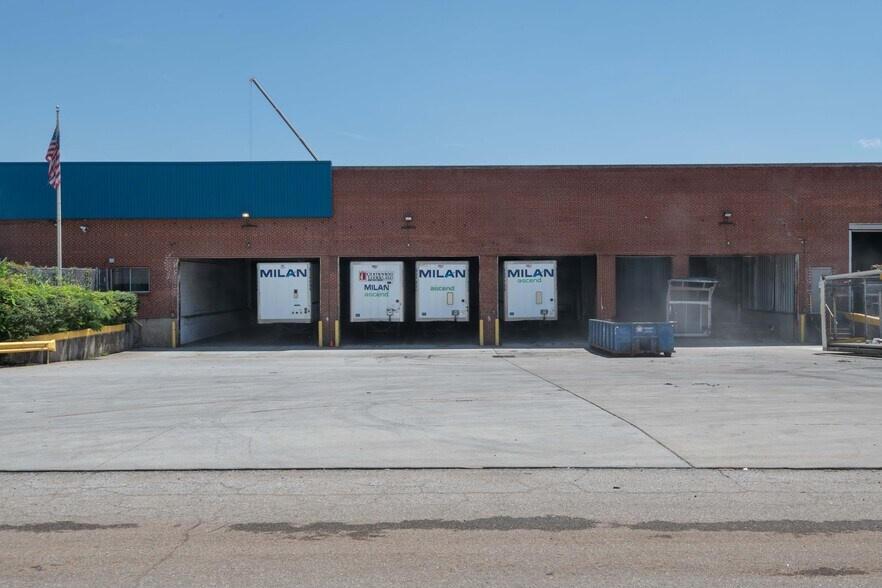 More Photos Of 3200 Lakewood Ave, East Point Manufacturing For Sale