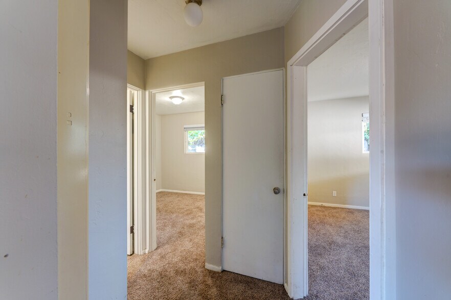 More Photos Of 1049 SE Walnut St, Hillsboro Apartments For Sale