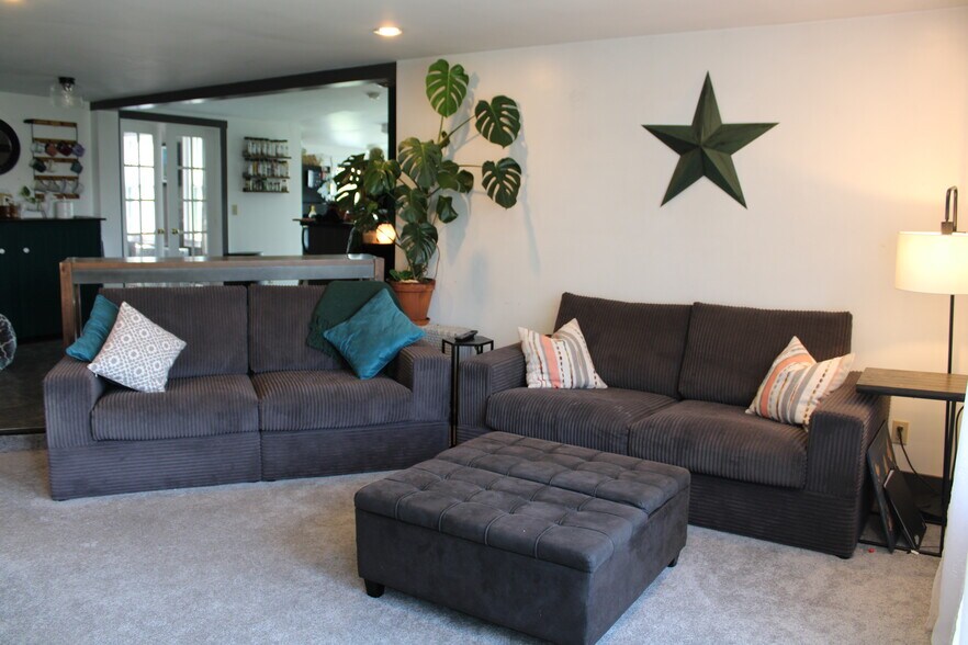 More Photos Of 289 Common Rd, Union General Retail For Sale
