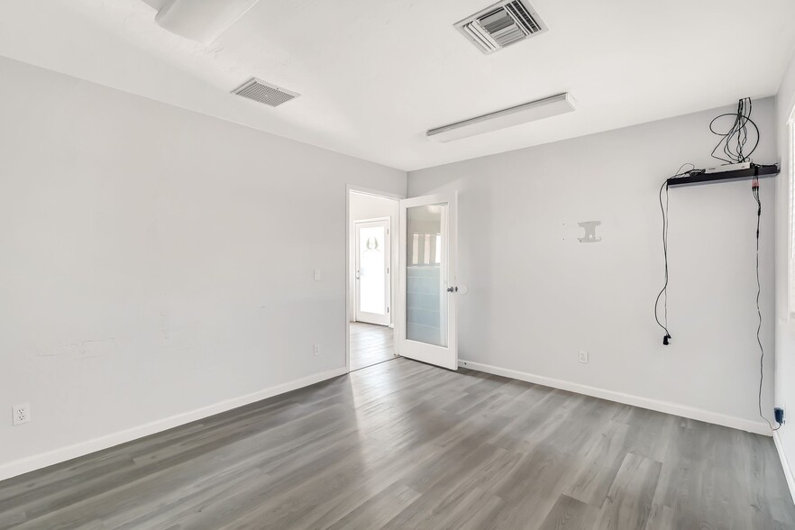 More Photos Of 517 S Lebaron St, Mesa Warehouse For Lease