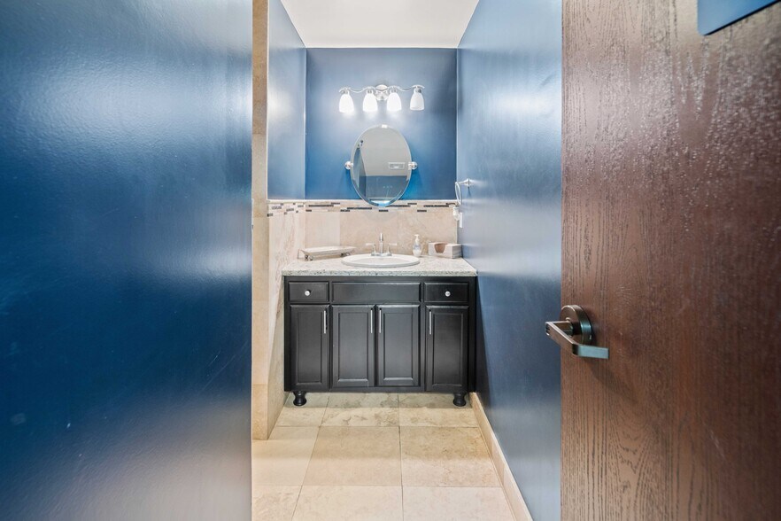 More Photos Of 28534-28536 Constellation Rd, Valencia Industrial For Sale