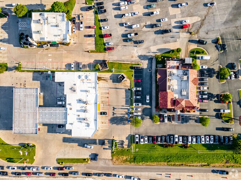 More Photos Of 2916 N US Highway 75, Sherman Storefront For Lease