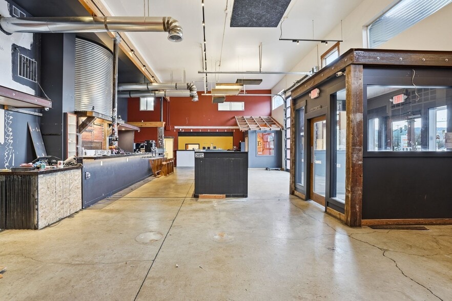 More Photos Of 4110 S Bowdish Rd, Spokane Flex For Sale