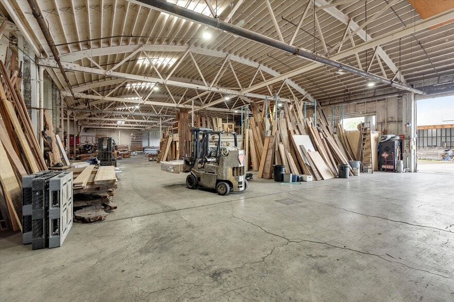 More Photos Of 8900 NE Lombard St, Portland Warehouse For Sale