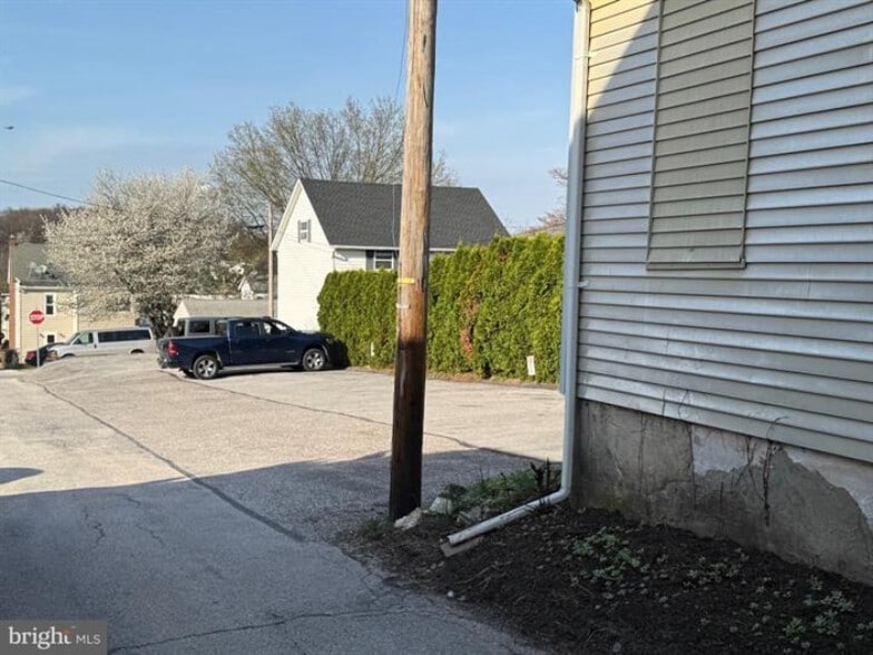 More Photos Of 37 W Main St, Dallastown Flex For Sale