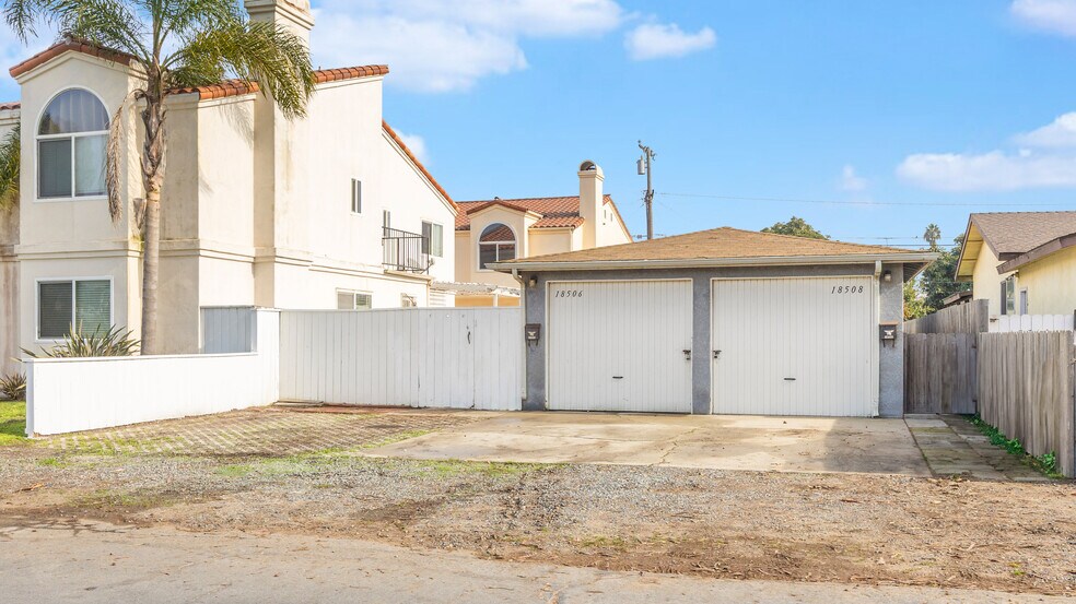 More Photos Of 18508 Kingsdale Ave, Redondo Beach Multifamily For Sale