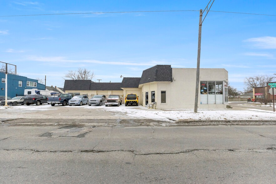 More Photos Of 17310 E 9 Mile Rd, Eastpointe Freestanding For Sale