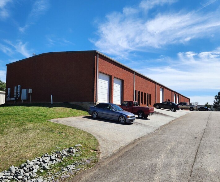 Primary Photo Of 61 Pearl Industrial Ave, Hoschton Warehouse For Lease