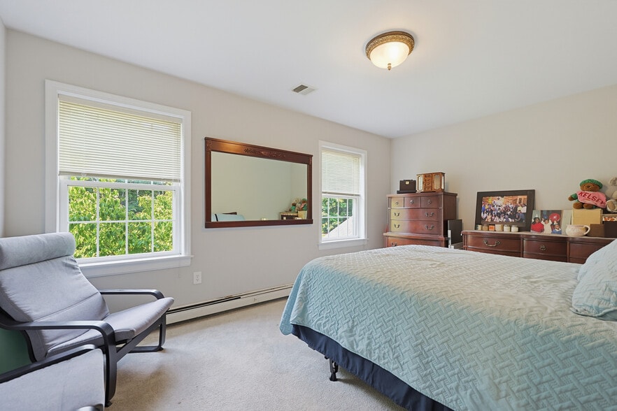 More Photos Of 620 Washington St, Franklin Medical For Sale