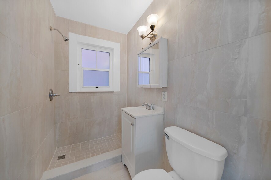 More Photos Of 1621 Van Buren St, Hollywood Apartments For Sale