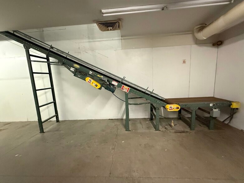 More Photos Of 2616 Brewerton Rd, Mattydale Drugstore For Lease