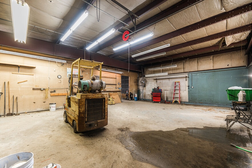 More Photos Of 560 S River St, Batavia Warehouse For Sale