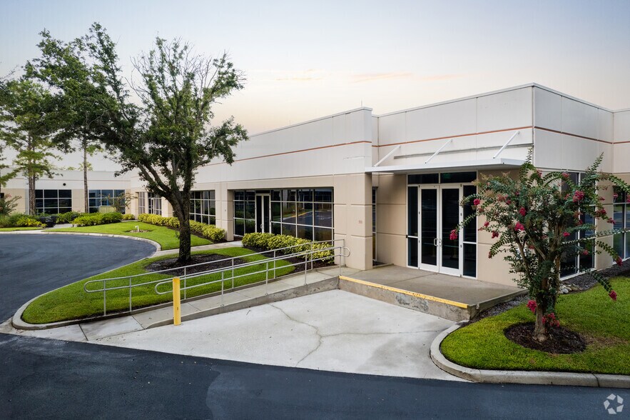 More Photos Of 2721 Discovery Dr, Orlando Research And Development For Lease