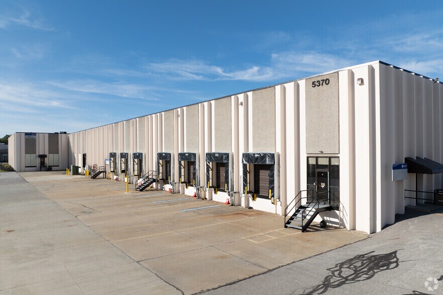 Primary Photo Of 5370 Naiman Pky, Solon Warehouse For Lease