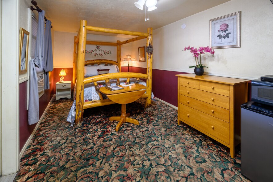 More Photos Of 109455 Highway 97 N, Chemult Hotel For Sale