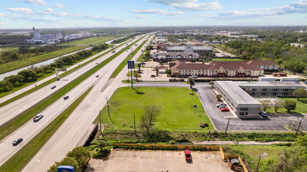 More Photos Of 1000 Highway 332, Clute Land For Sale