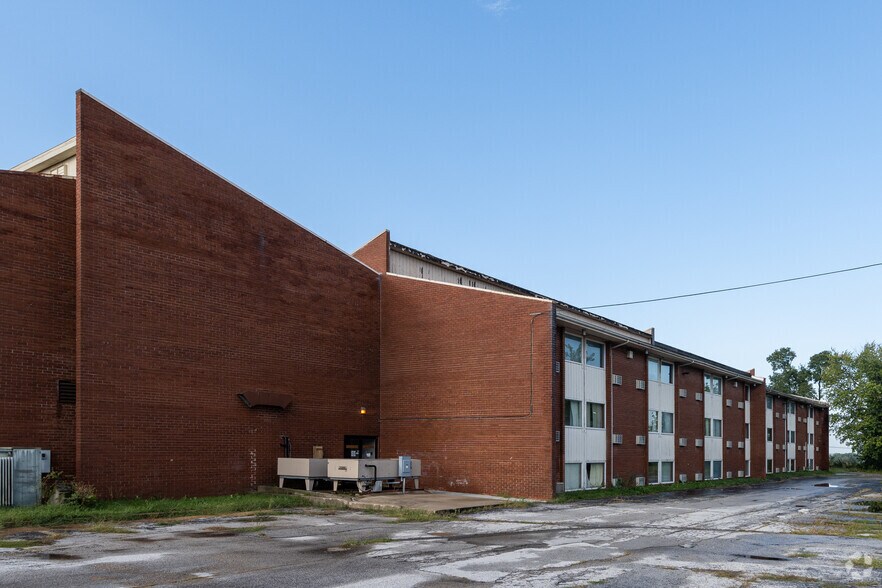 More Photos Of 300 S 3rd, Quincy Hotel For Sale