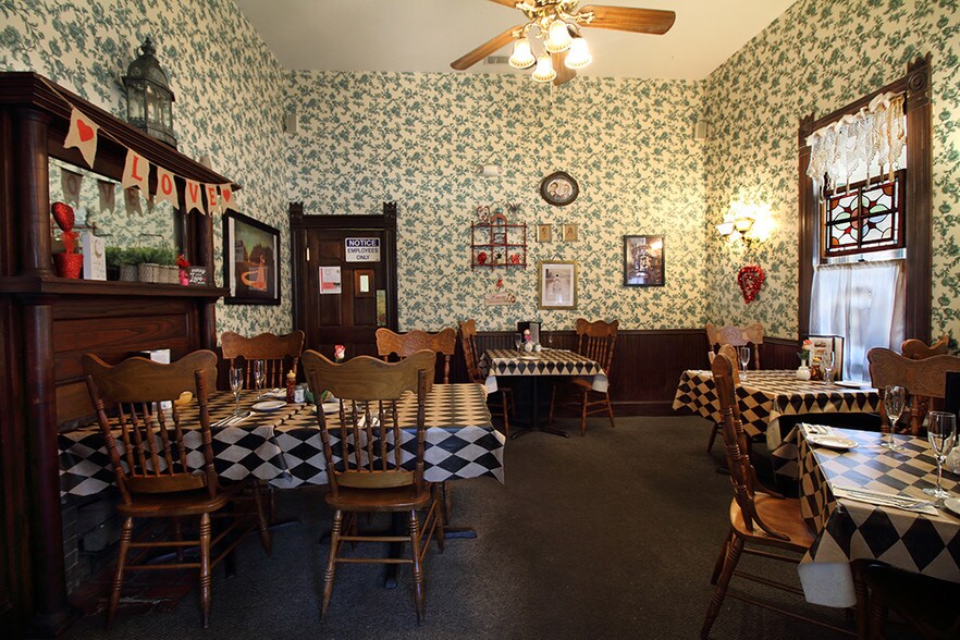 More Photos Of 814 Water St, Waxahachie Restaurant For Sale