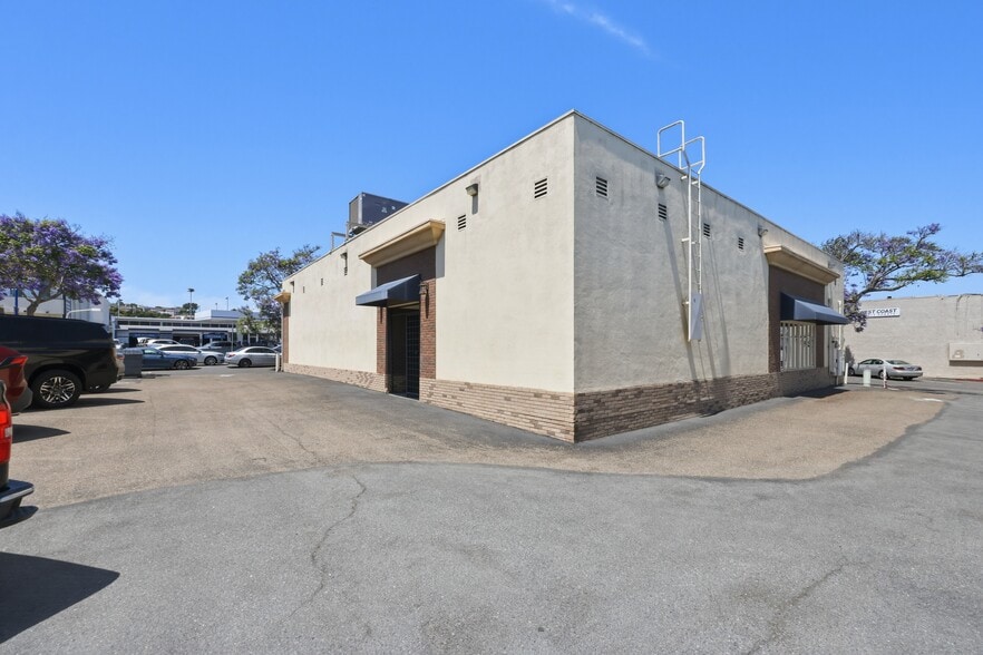 More Photos Of 1075 Rosecrans St, San Diego Bank For Sale