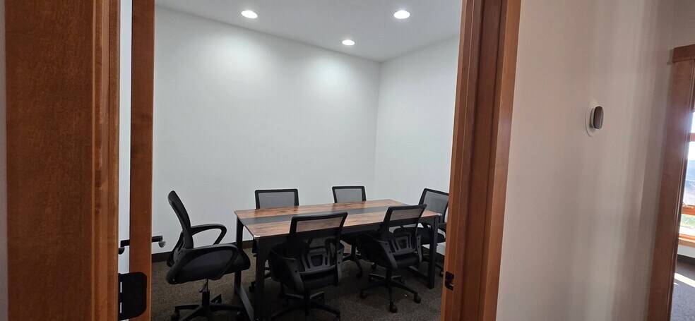 More Photos Of 18200 45th Ave N, Plymouth Office Residential For Lease